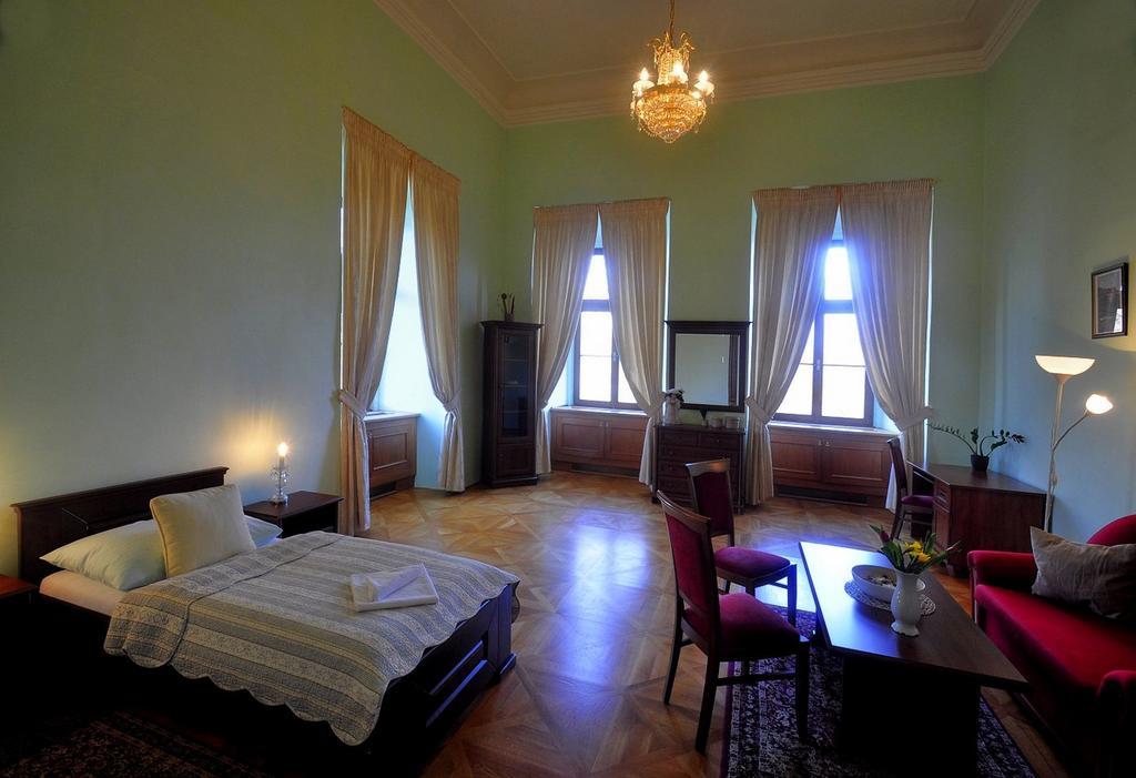 מלון Jirkov Zamek Cerveny Hradek חדר תמונה